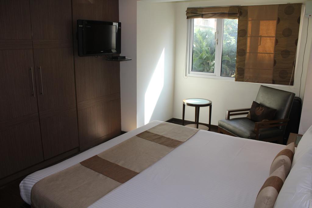 The Lotus Apartment Hotel, Venkatraman Street Ченнаи Экстерьер фото